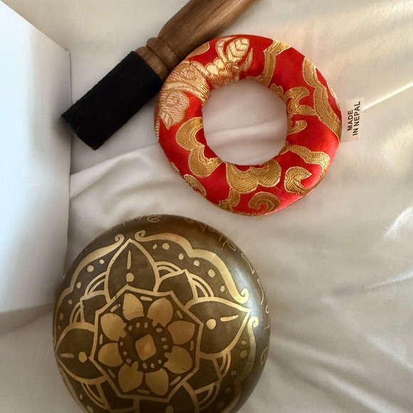 Singing Bowl Set-Gold Color-Comes in Box - Picture 5 of 5